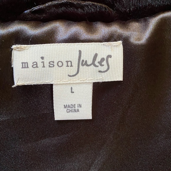 ๐ฅSEXY, soft๐FAUX FUR JACKET. 5 hook and eye closures. Like new. - Picture 5 of 8